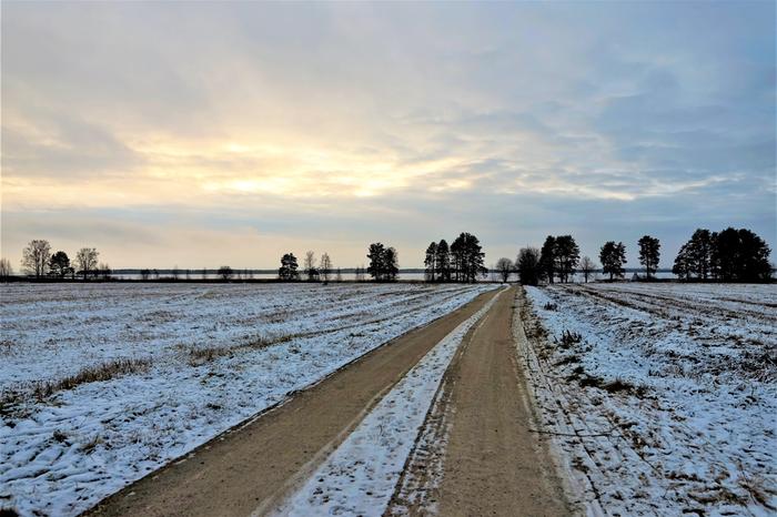 Lumen määrä vaihtelee paljon vuosien välillä: joskus marraskuun lopussa on Pohjois-Suomessa jo kunnon hanget, joskus taas lunta on vain koristeeksi.