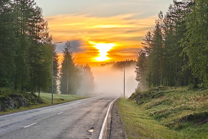 Paikallinen sumu ja auringonnousu.