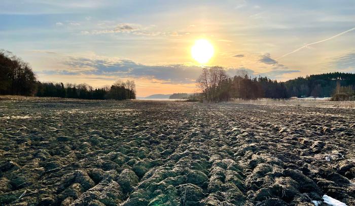 Keväinen pelto Keväinen pelto.