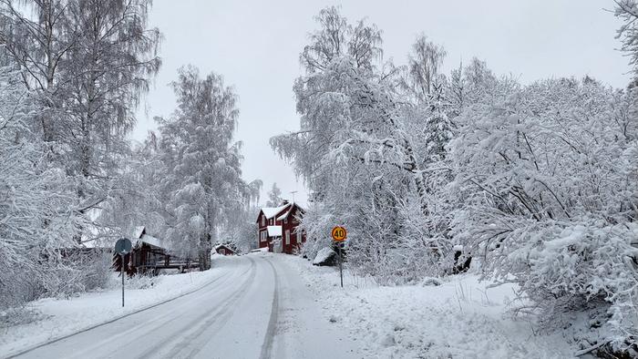 Vastasataneen lumen alla voi olla liukasta jäätä.