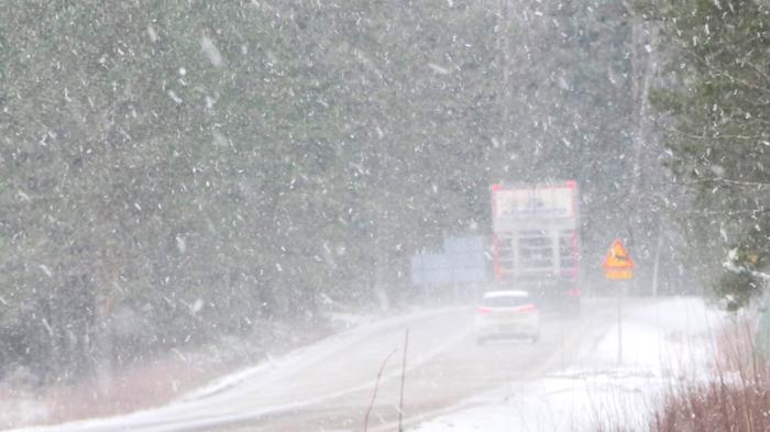 Sakea pyry Lumipyry heikentää näkyvyyttä liikenteessä.