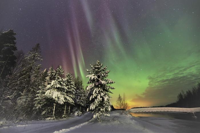 Joulukuun alun revontulia Pohjois-Suomessa.