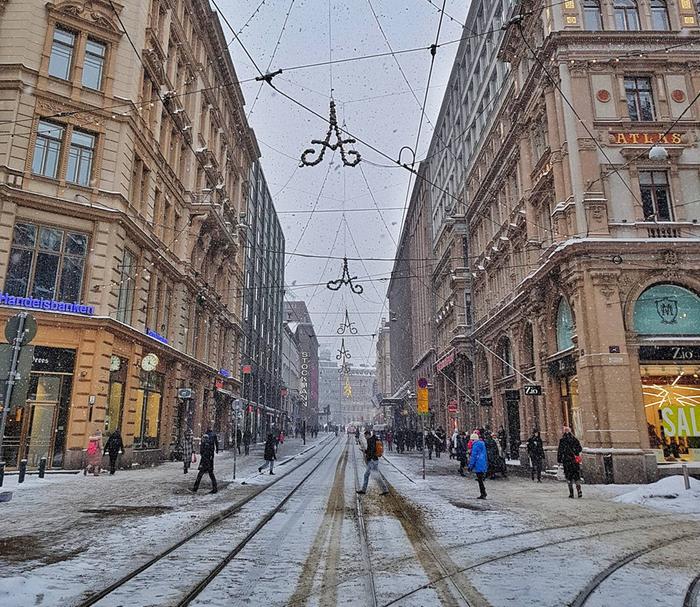 Lumisade ja loska Helsingin keskustassa
