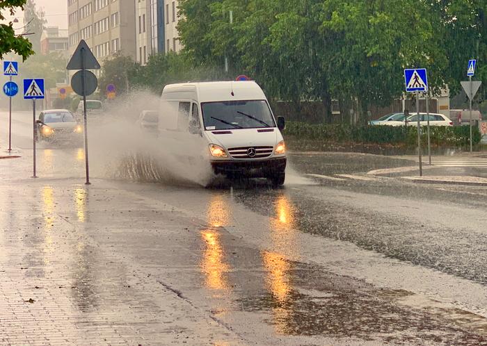 Sateessa kaduille voi kertyä vettä.