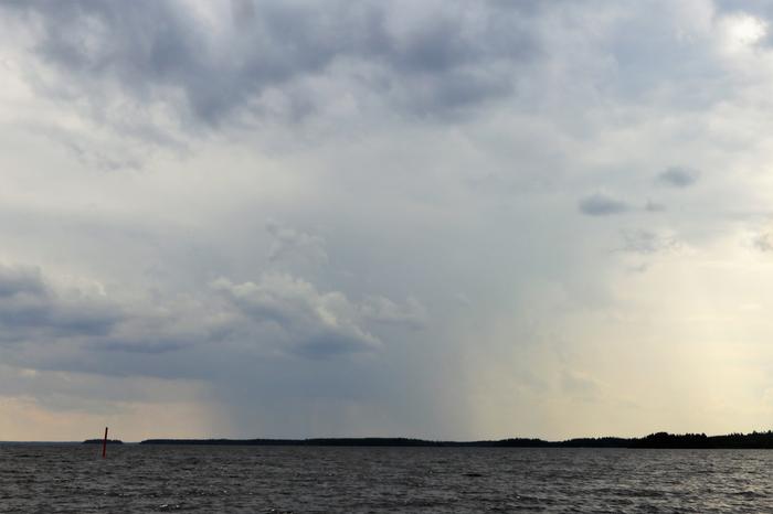 Kesäinen sadekuuro.