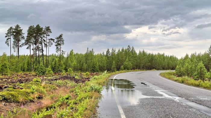 Sadekuuron jälkeen Kesällä ajokeli on yleensä hyvä, mutta kuuropäivinä rankkasade voi yllättää.
