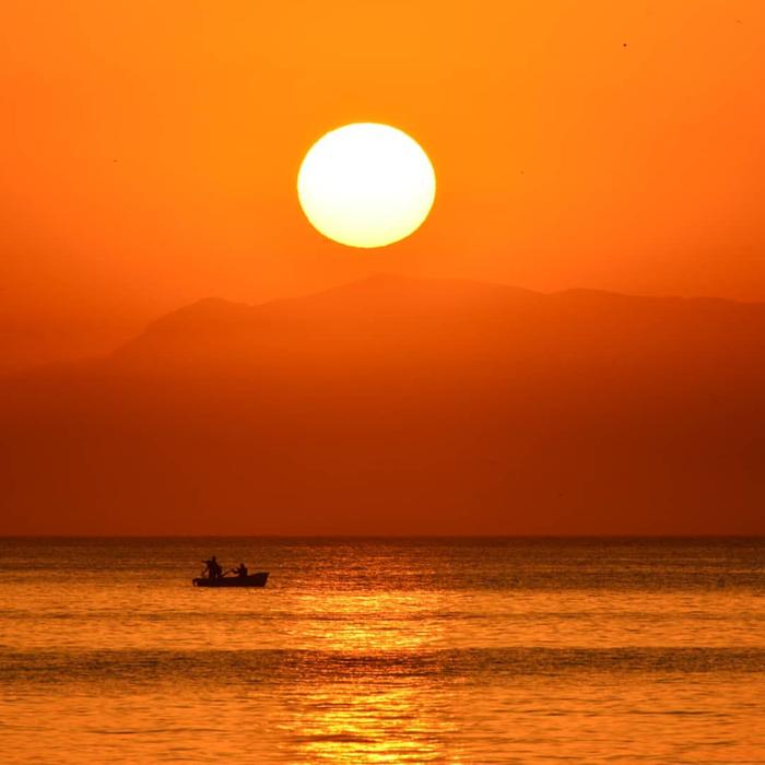 Saharan helleaalto Auringonlasku Pohjois-Algeriassa.