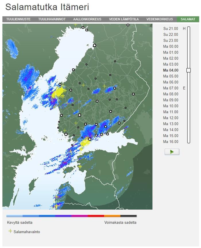 Sateet ja salamaniskut aamuyöstä.