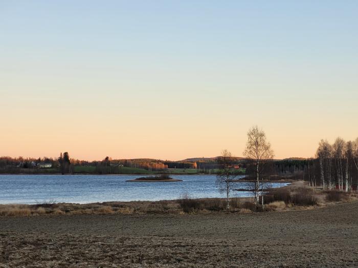 Syksyllä selkeinä iltoina ja öinä lämpötila voi laskea helposti pakkasen puolelle.