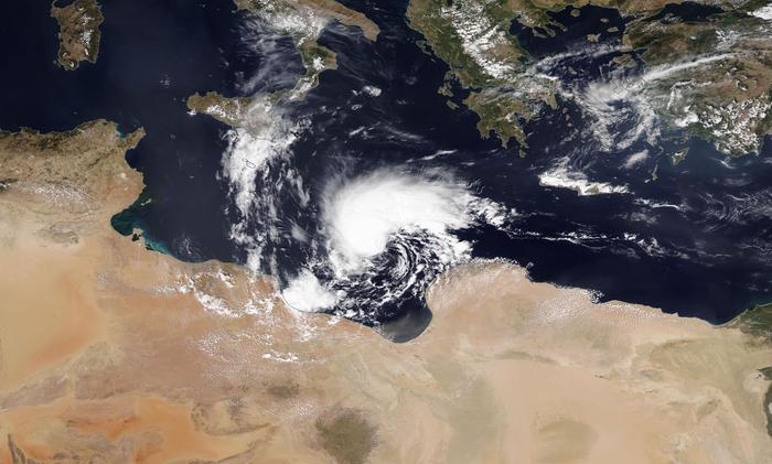 Daniel-myrsky eteni Välimerellä kohti Libyaa.