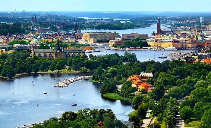 Ruotsissa lämpötila kohoaa keskiviikkona ja torstaina monin paikoin 30 asteen vaiheille, torstaina paikoin lähemmäs 35 astetta. Myös Tukholma näyttää kuumalta.
