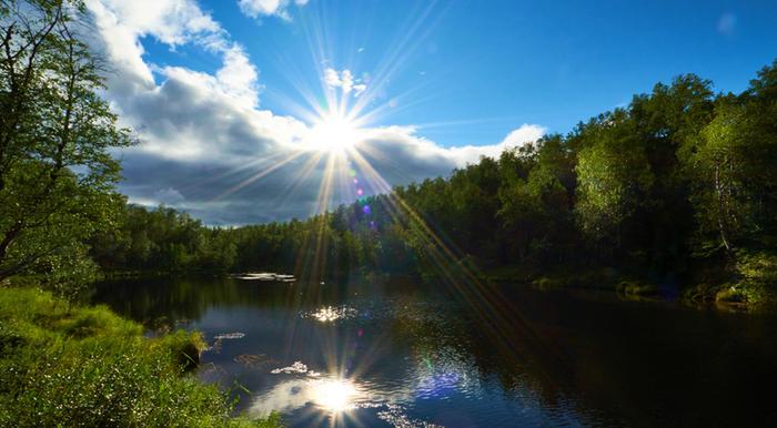 Ajoittain aurinkoakin näkyy.