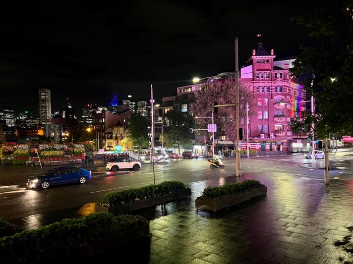 Sydney sateen tauottua.