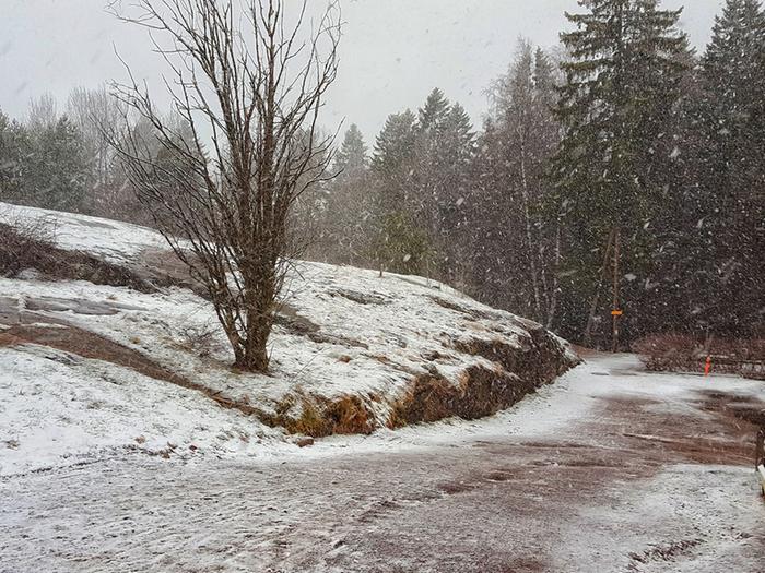 Lumipyry vappuaattona Lumipyry vappuaattona Helsingissä.
