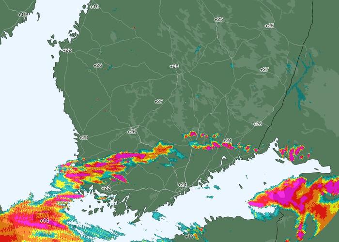 Ukkoskuuroja tiistaina klo 16.30 Ukkoskuuroja tiistaina klo 16.30