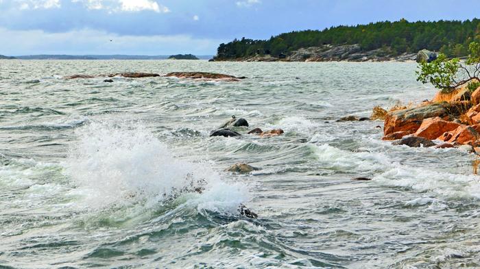 Tuulta ja tyrskyä Syksyllä tuuliset päivät lisääntyvät.
