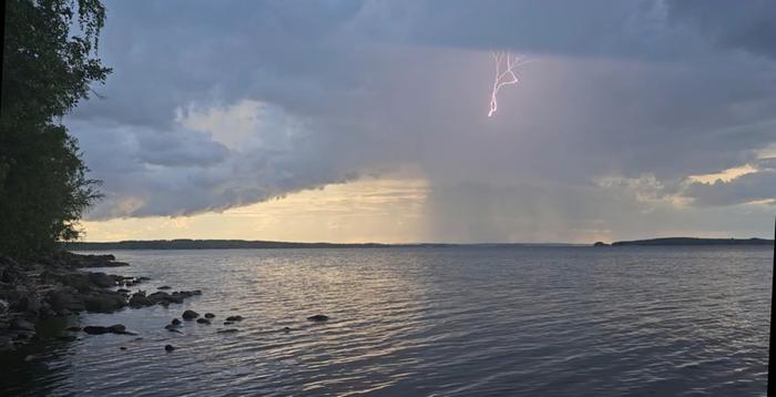 Ukkoskuuro Suomessa ukkostaa yleensä eniten heinäkuussa.
