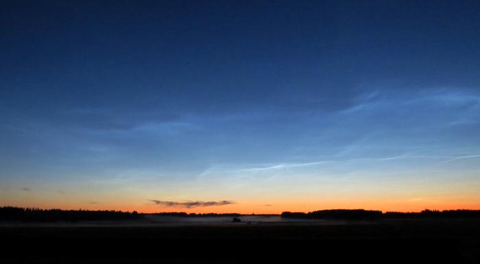 Noctilucent clouds Noctilucent clouds can be seen after sunset.